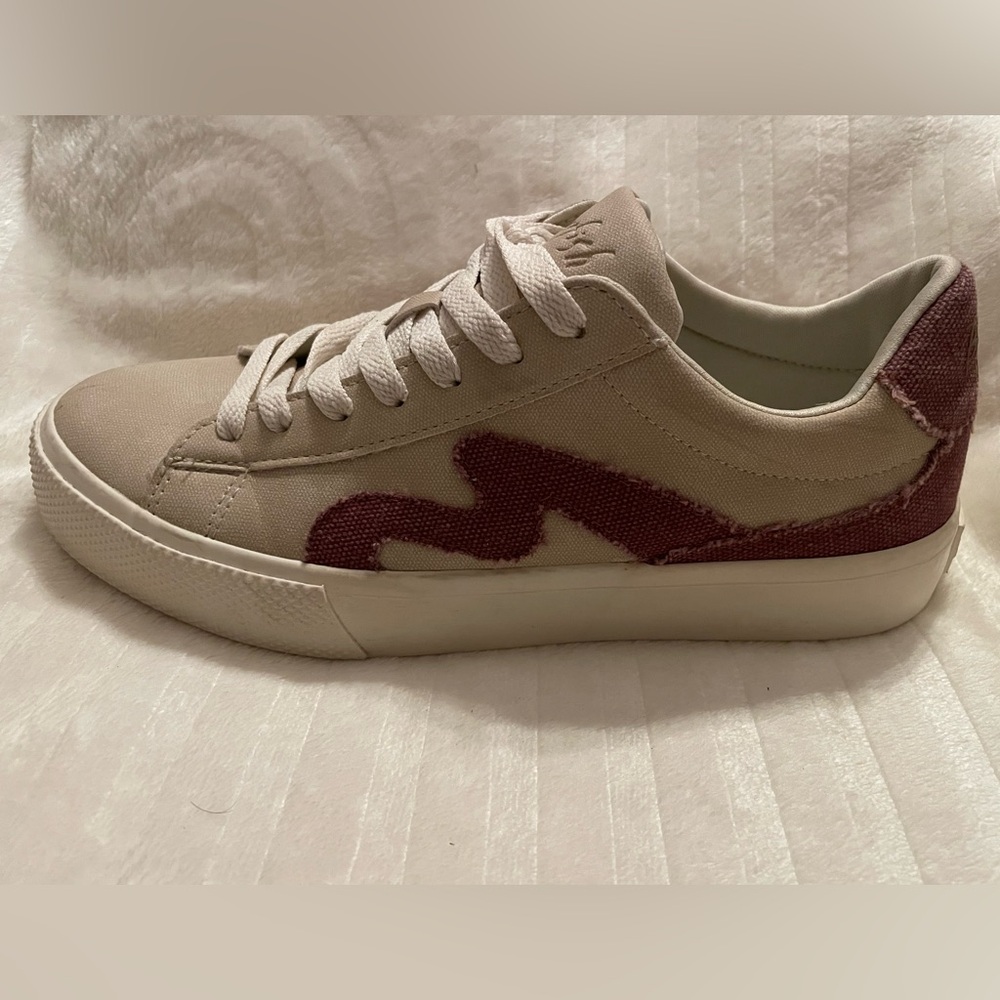 Cream Low-Top Sneakers with Red Side Accent